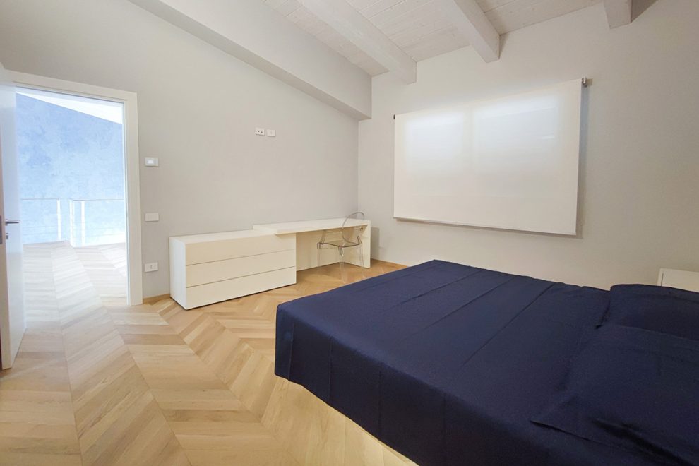 Camera padronale con letto sospeso